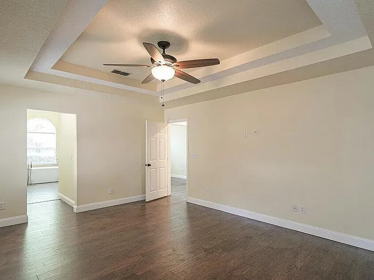 905 Quincy Ct — Photo 9