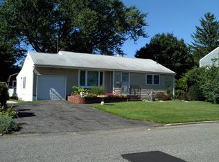 39 Rutledge St, Brentwood, NY 11717