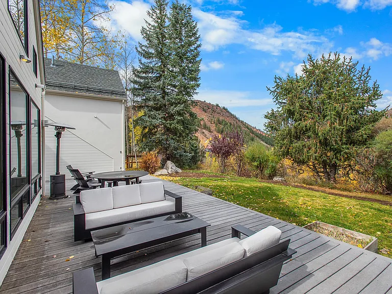 1270 Mountain View Dr — Photo 36