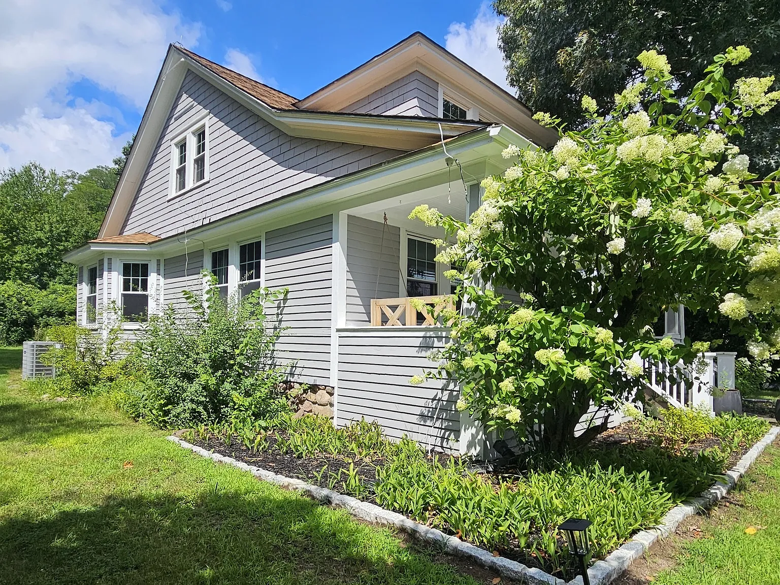 2 bed, 1.5 bath, 1284 sqft, $3,200 — Photo 3