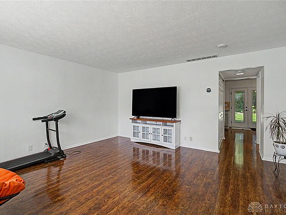 4th image of 35 Gabriel St