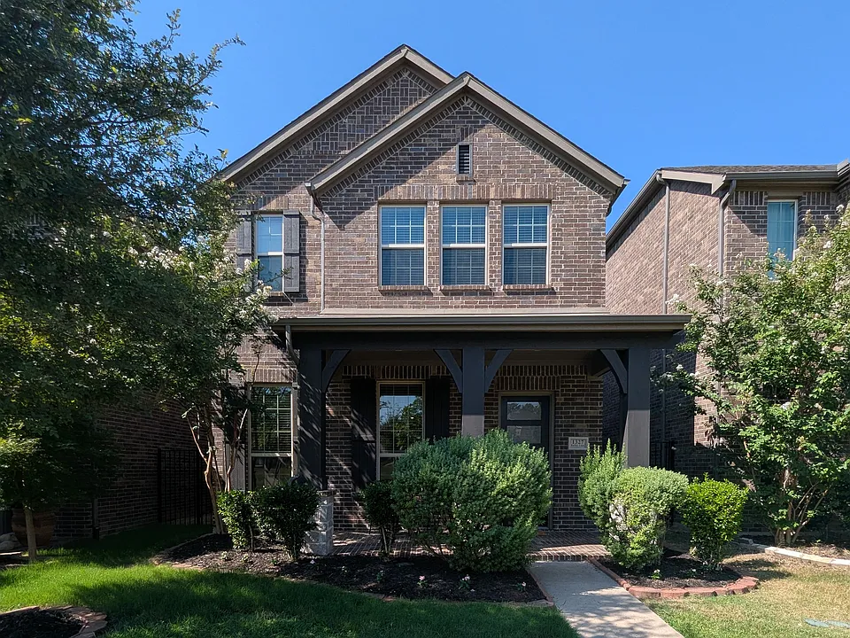1327 Bailey Ln