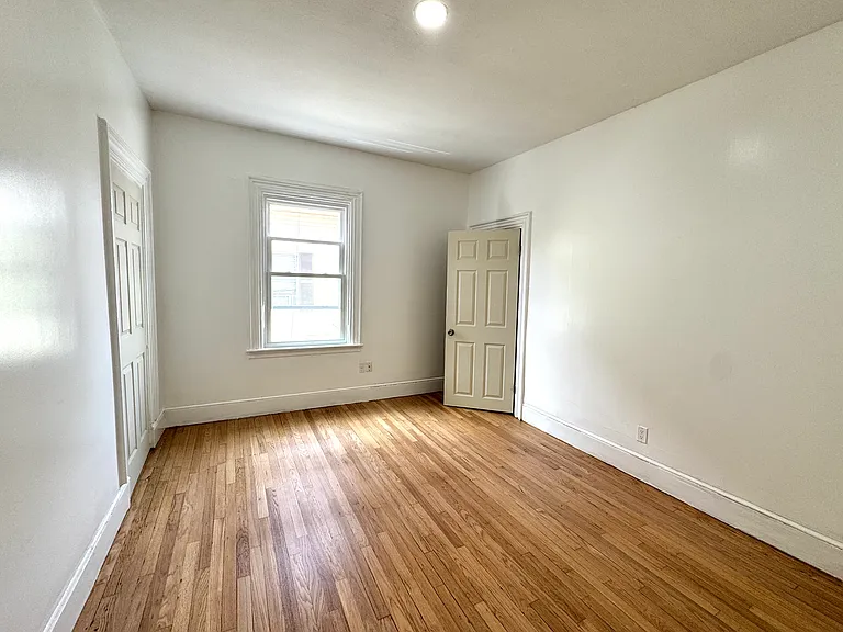 56 Pinckney St #2 — Photo 14