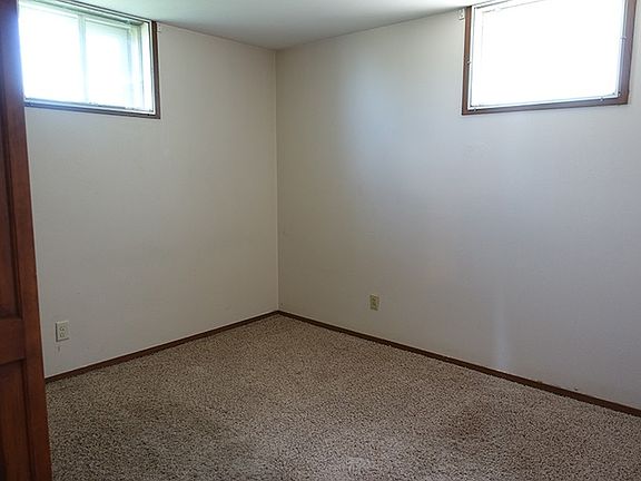 4th image of 1214 Harmony Cir