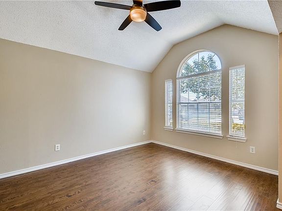 3rd image of 403 Camp Creek Dr