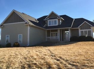 W212N4978 Weyer Rd, Menomonee Falls, WI 53051