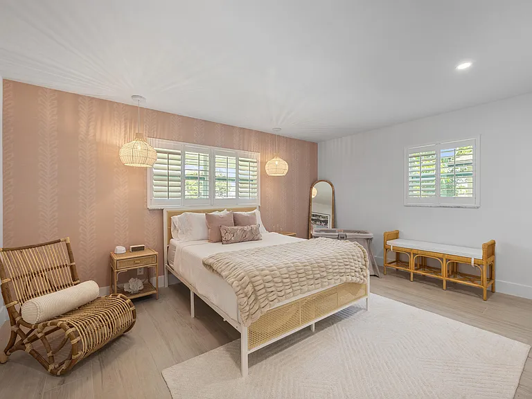 1096 SW 27th Ave — Photo 6
