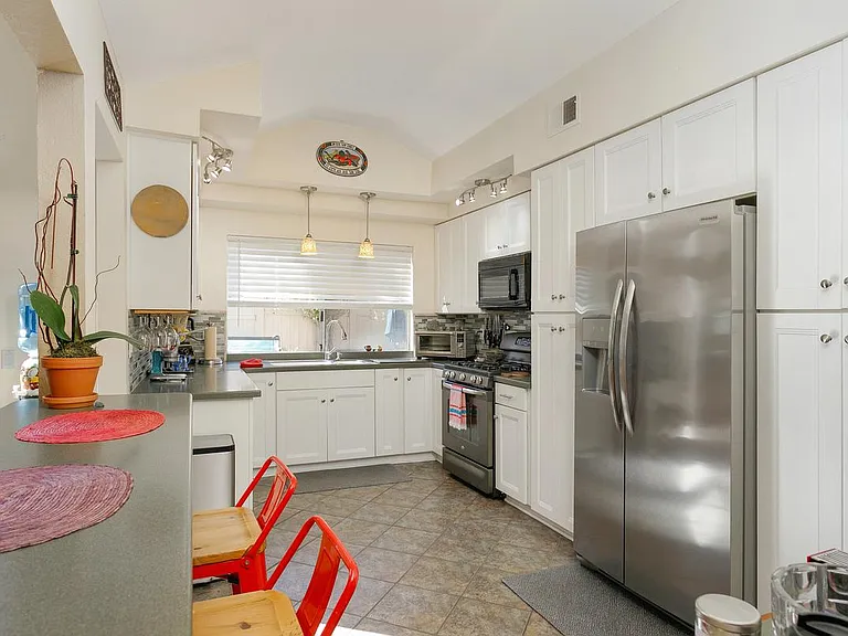1565 Roma Dr — Photo 13