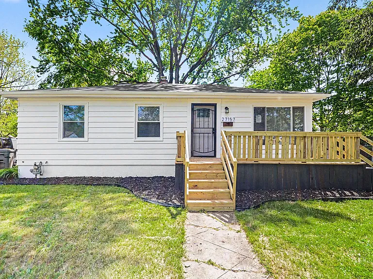 27157 Lucerne Dr — Photo 3