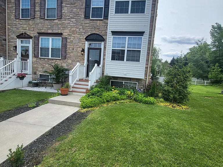 114 Vince Dr — Photo 58