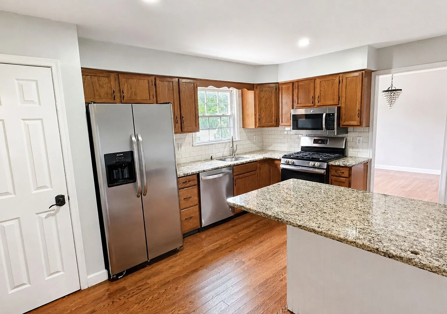Bright 3-Bedroom Howell Home with Fireplace, Deck & Garage — Photo 4