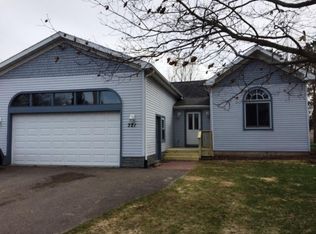 321 E Pleasant Ave, Ellsworth, WI 54011