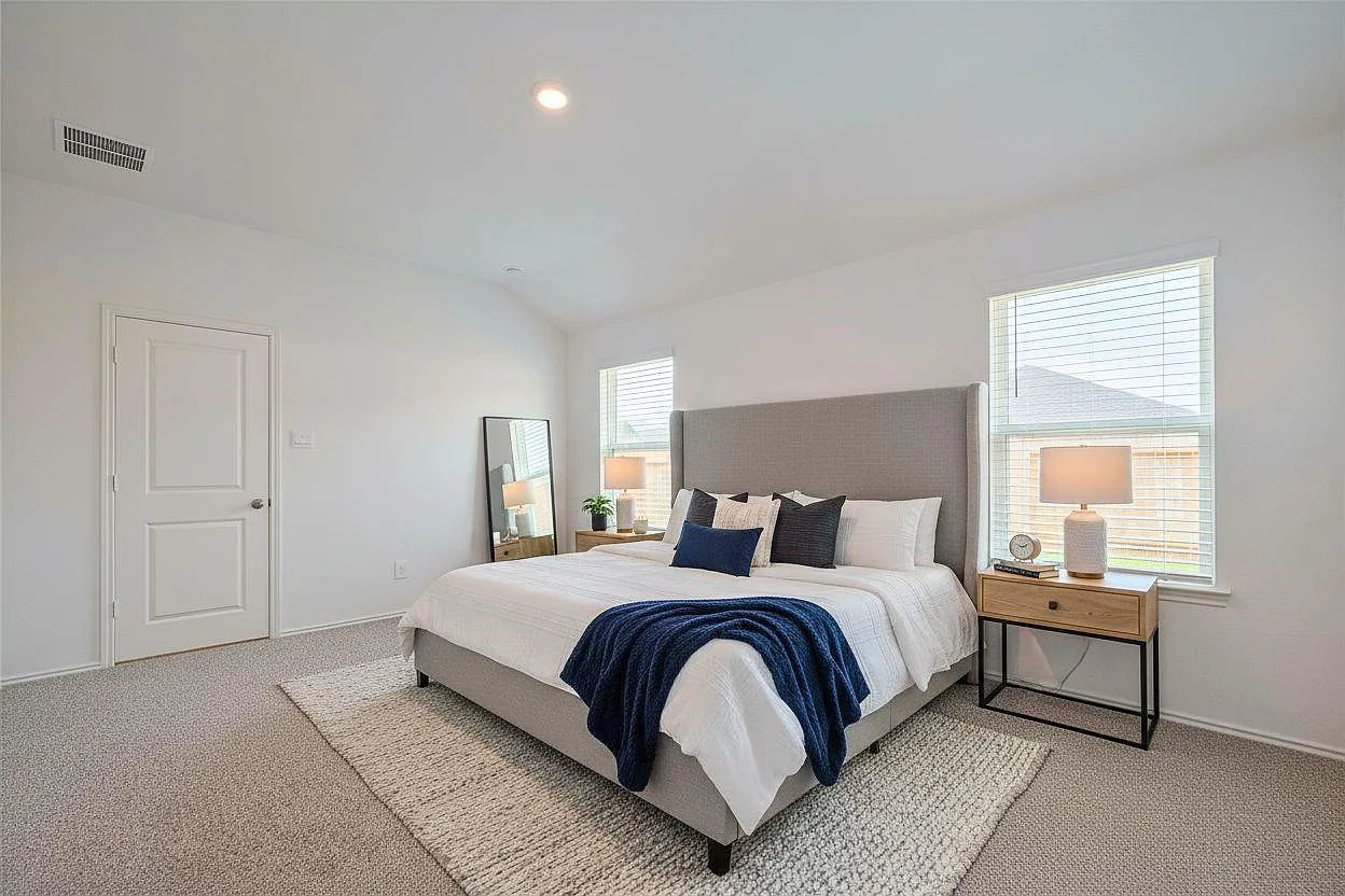 4 bed, 2.0 bath, $2,300 — Photo 4