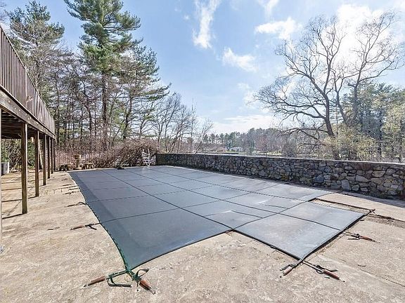 4th image of 130 Wood Cove Dr