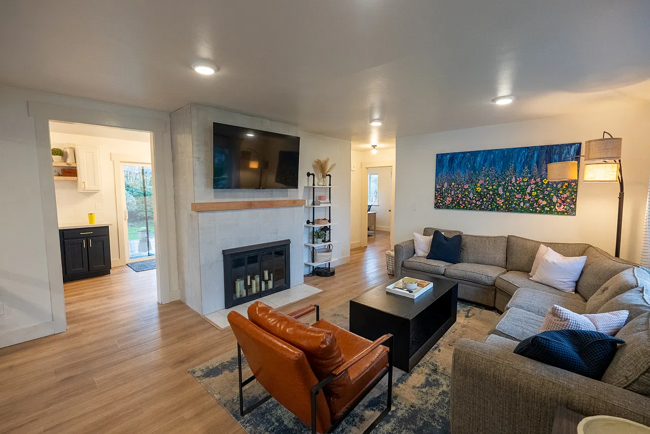 2 bed, 1080 sqft, $2,595 — Photo 3