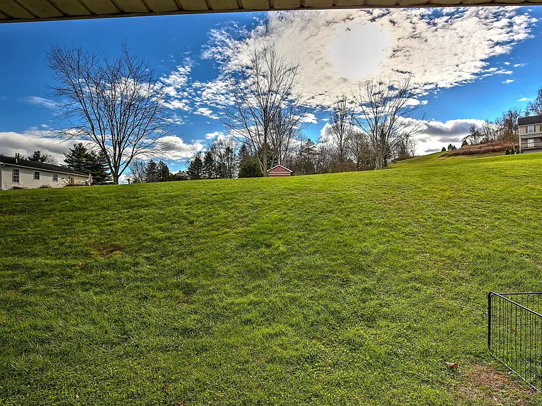 21 Devon Ct — Photo 16