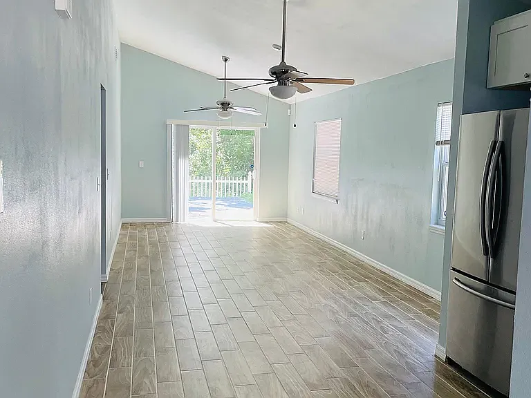 3 bed, 1129 sqft, $1,995 — Photo 4