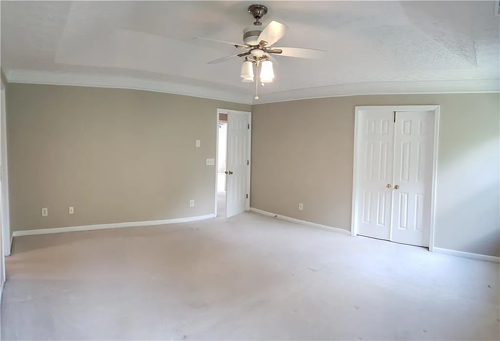 4 bed, 2.5 bath, 2228 sqft, $2,400 — Photo 4