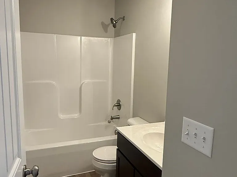 646 N College St — Photo 10