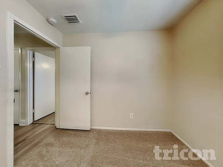 711 Darnel Dr — Photo 12