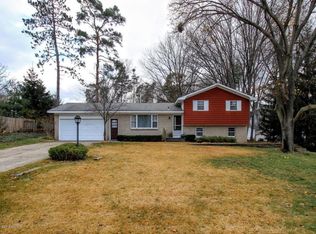 7989 Hearthway Ave, Jenison, MI 49428