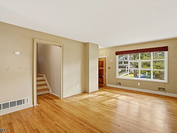 4th image of 107 Severin Ct