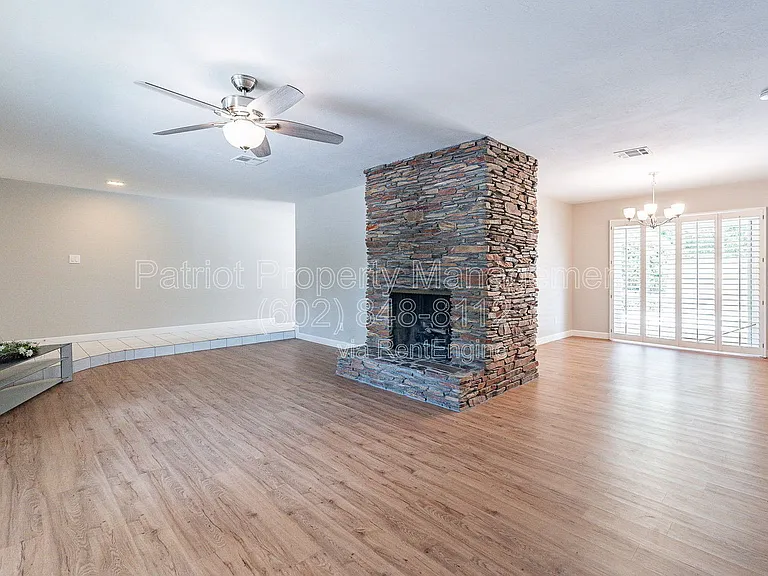 110 W Seldon Ln — Photo 6