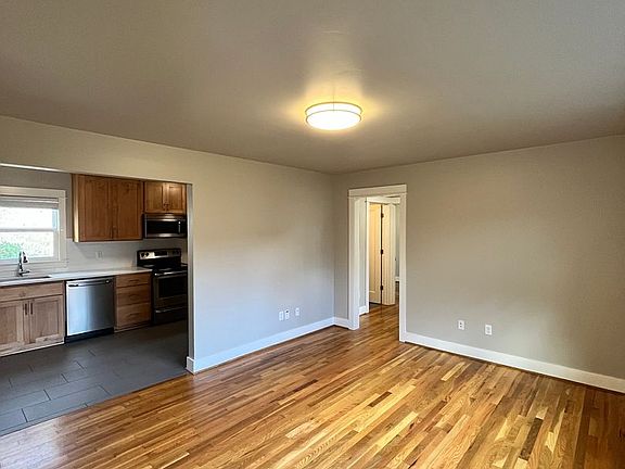 5th image of 1535 SE 29th Ave #8