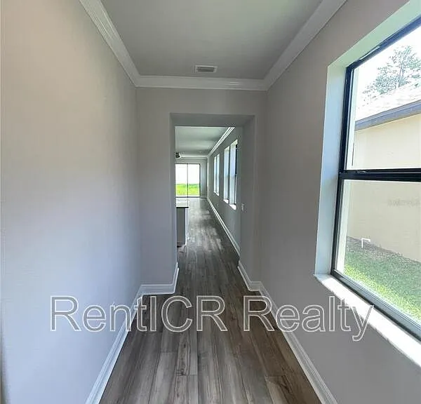1437 N River Cir — Photo 2