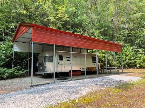 4 George Dr, Topton, NC 28781