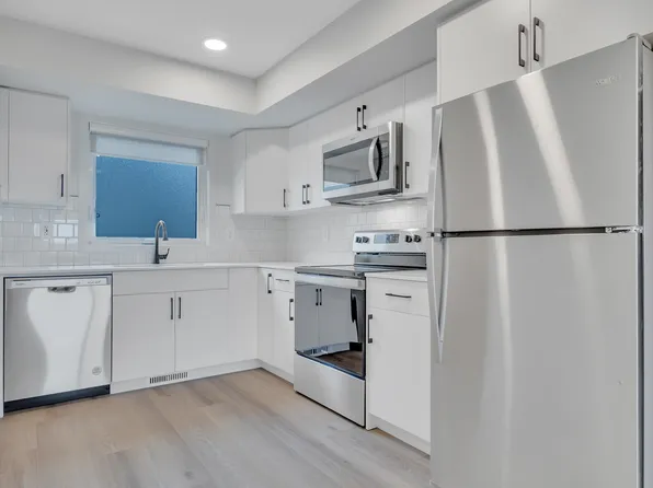 8128 227th St NW #G, Edmonton, AB T5T 4N5