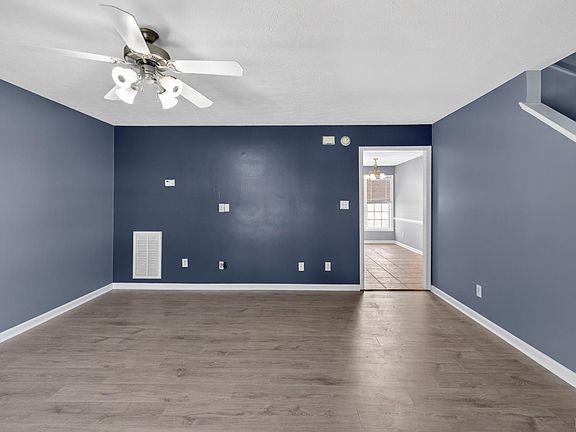 3rd image of 1016 Middle View Dr