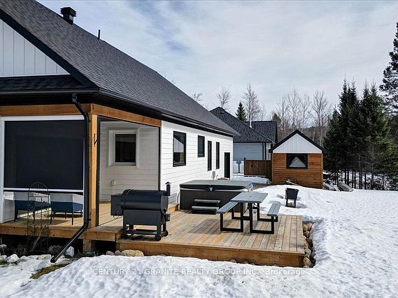 3rd image of 10 Bancroft Ridge Dr