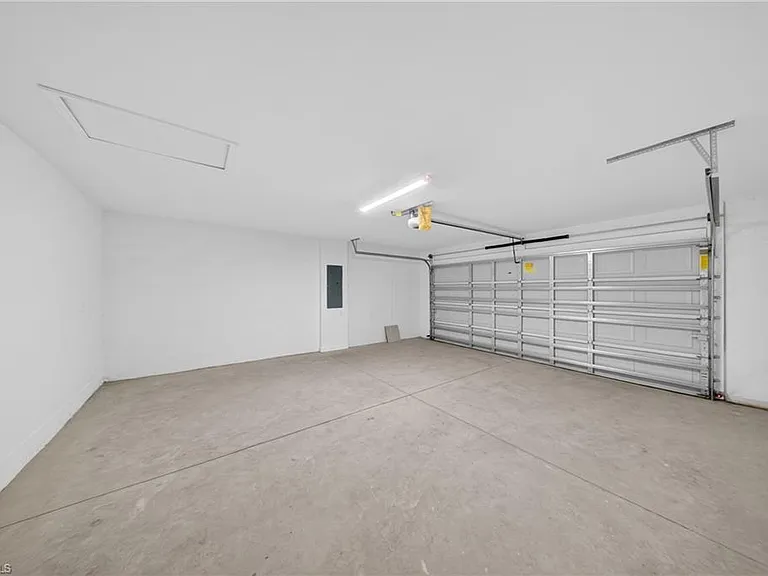 20559 Hazelnut Ct S — Photo 18