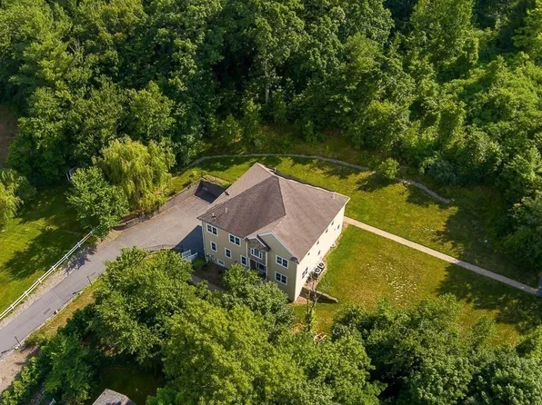 98-98 Walnut St #R, Shrewsbury, MA 01545