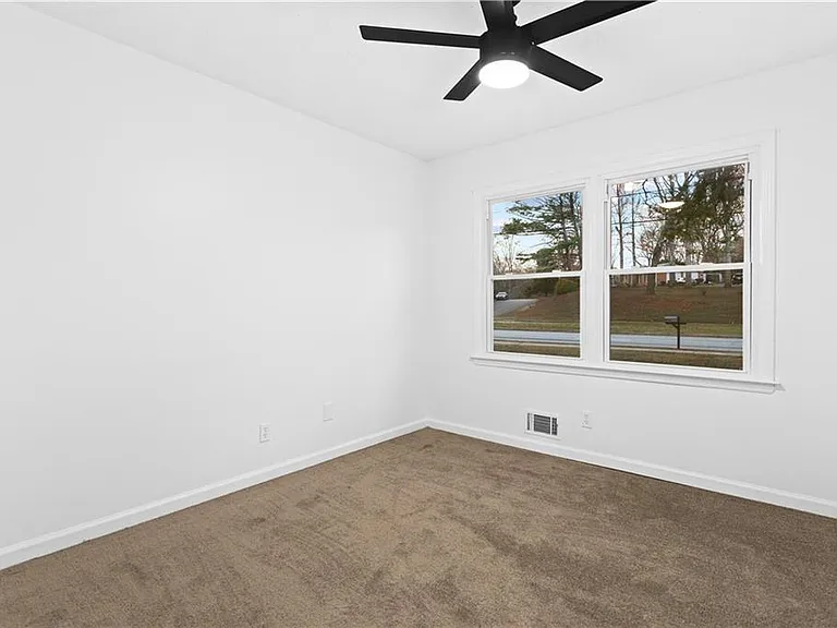 2304 S Hairston Rd — Photo 14