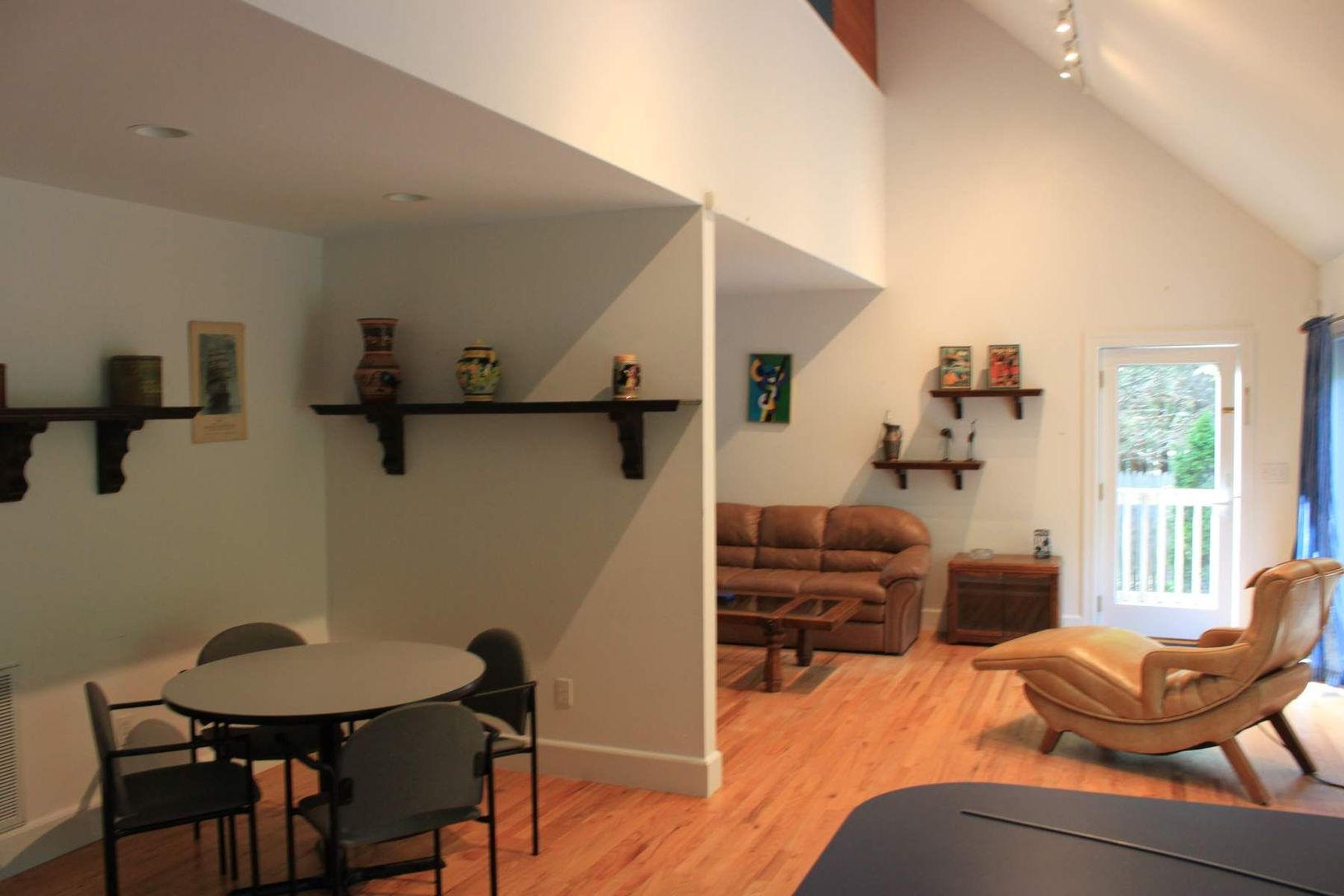  Open Studio Living