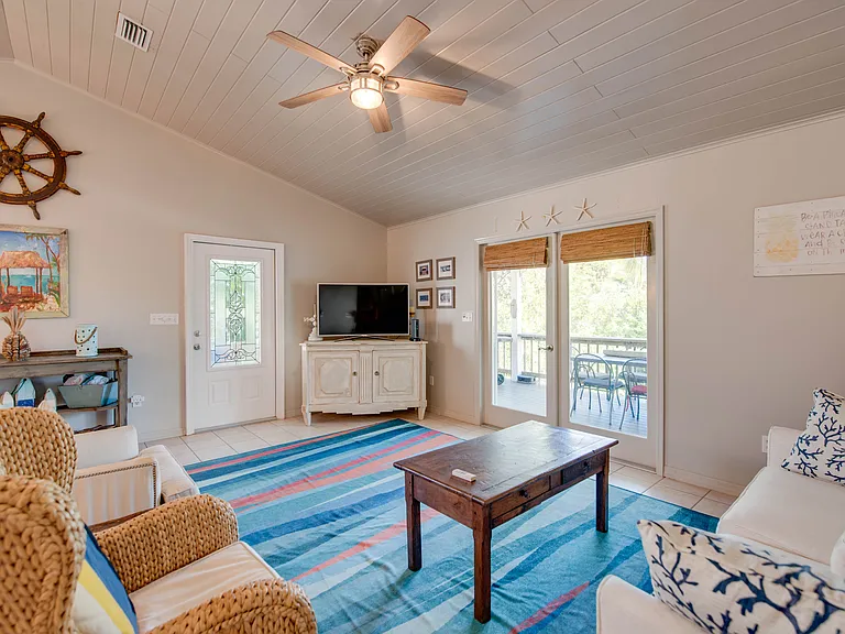 1161 Coates Ln — Photo 9