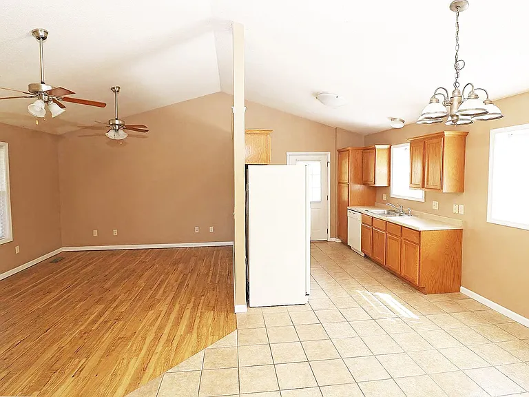 1936 Emily Ct — Photo 7