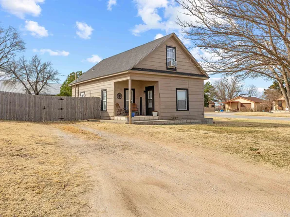 221 W 8th St, Shattuck, OK 73858