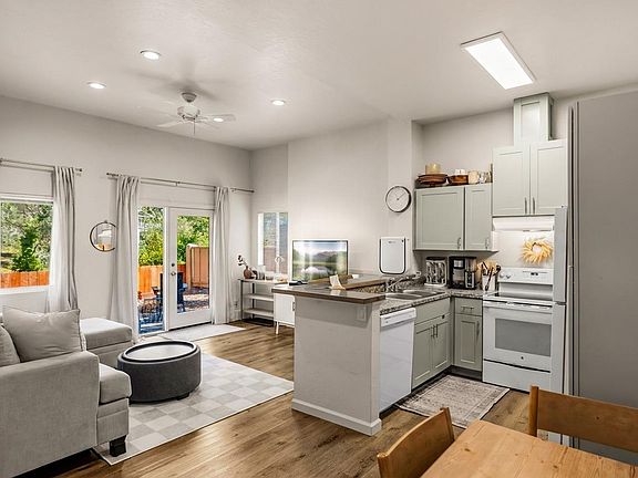 4th image of 244 Mar Vista Dr