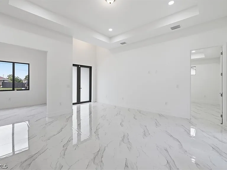 1436 Graham Cir — Photo 3