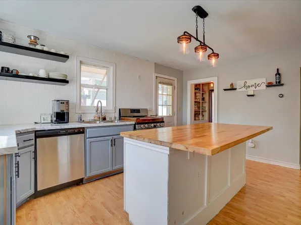 413 5th Ave, New Glarus, WI 53574