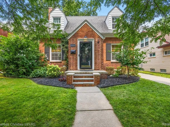 13356 Balfour Ave, Huntington Woods, MI 48070
