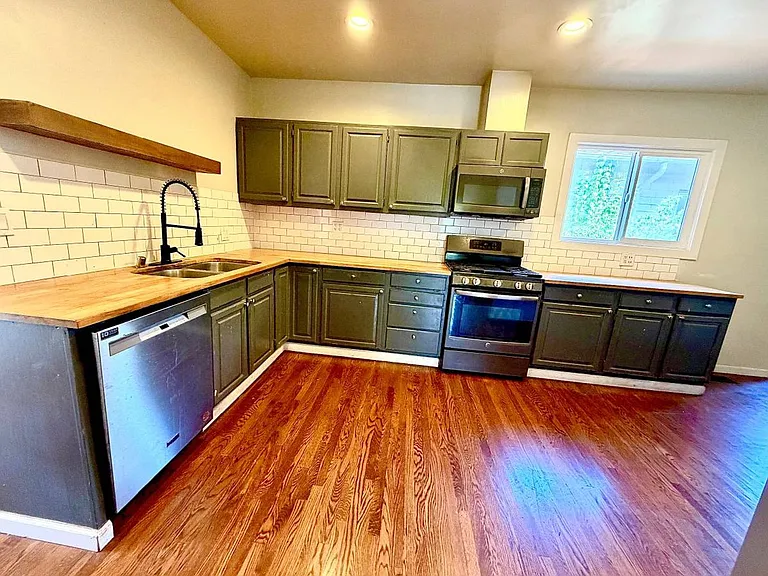 2611 Coolidge Ave — Photo 9