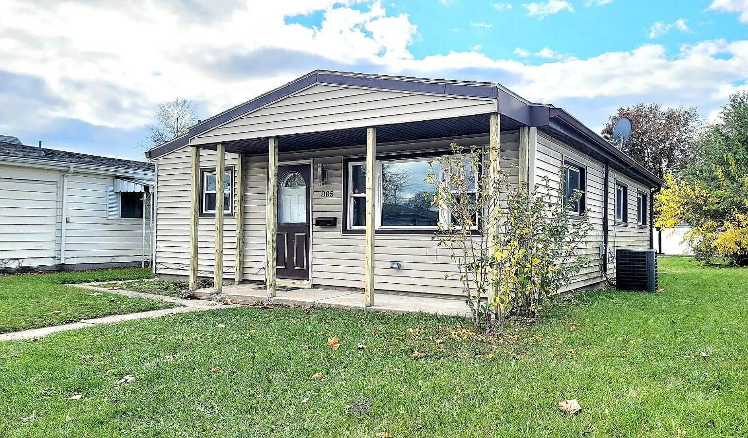 3 bed, 936 sqft, $1,295 — Photo 1