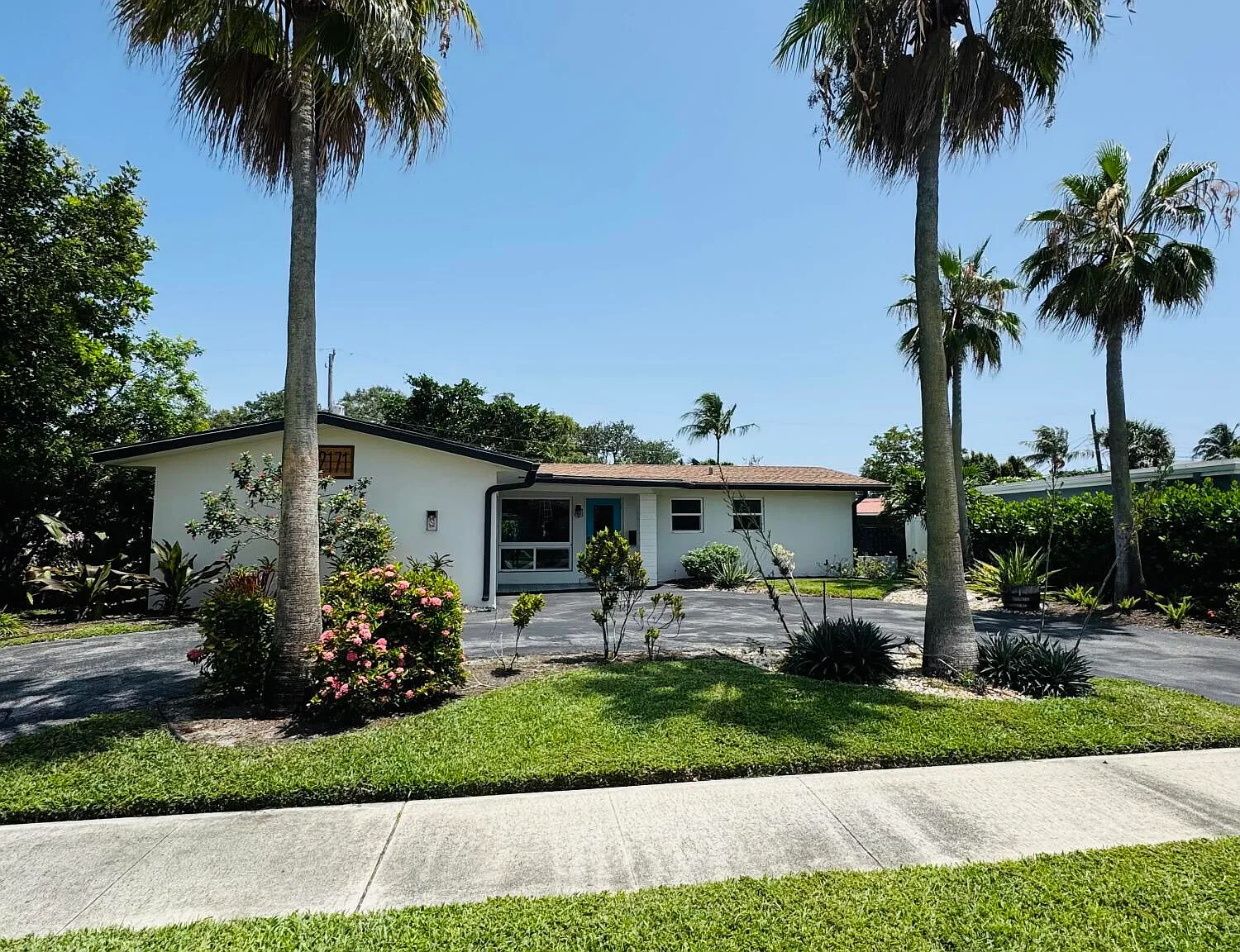 3 bed, 2.0 bath, 1236 sqft, $4,850 — Photo 1