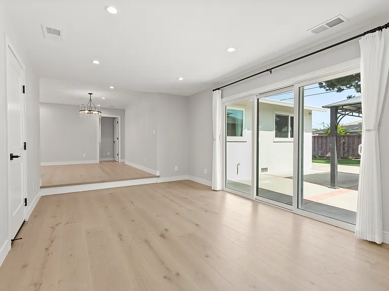 3453 Wheeling Dr — Photo 6