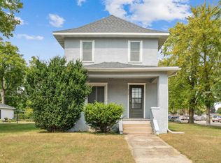 212 E Prospect St, Manchester, IA 52057