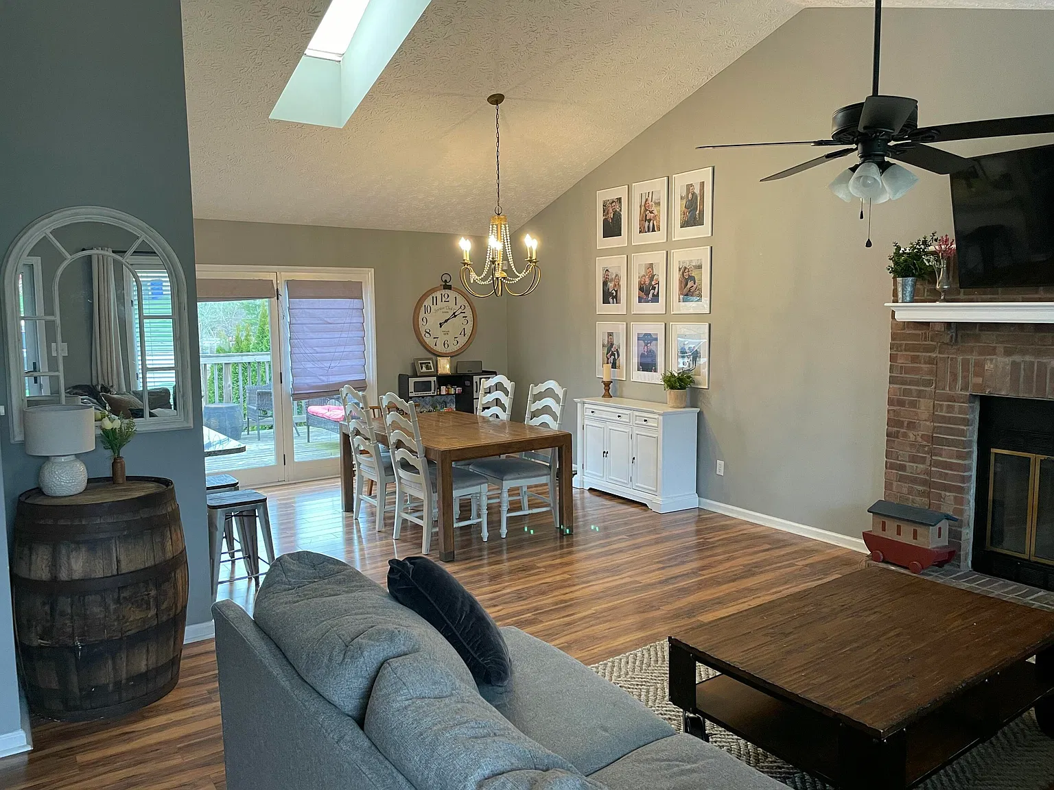 3 bed, 2.5 bath, 1850 sqft, $2,100 — Photo 3